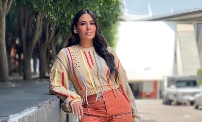 El look de Galilea Montijo con fabulosas botas por encima de las rodillas