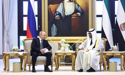 Putin inicia una visita oficial a Emiratos Árabes Unidos, escoltado por cazas rusos