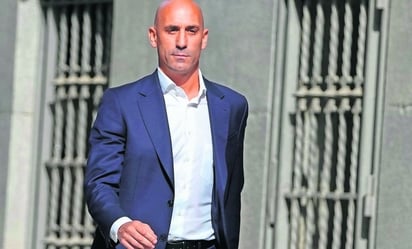 FIFA revela los motivos para sancionar por tres años a Luis Rubiales