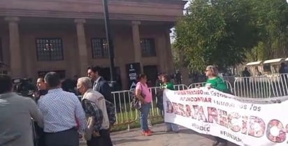 Familias de desaparecidos piden apoyo a Manolo Jiménez