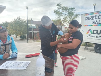 Propietarios de mascotas responden a campaña de vacunación antirrábica 