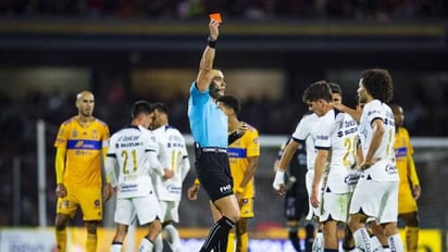 ¿Le costó la derrota a Pumas? Santiago Trigos fue expulsado por una plancha Carioca 