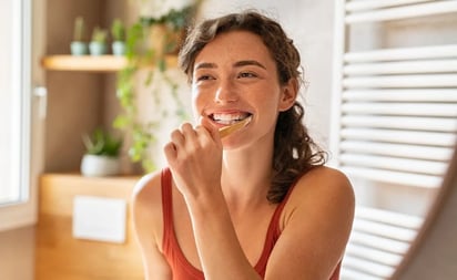 ¿Seguro que sabe lavarse bien los dientes? Estos son los principales errores que cometes