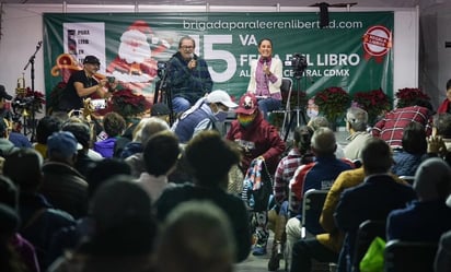 Sheinbaum asiste a presentación del libro de Taibo II, 'un militante de la promoción de la lectura'