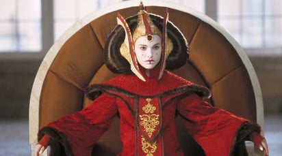 'No, tengo 18 años': el inesperado intercambio entre Natalie Portman y el Príncipe Carlos sobre Star Wars: Esta anécdota ocurrió durante el estreno de 'La amenaza fantasma' en 1999, y es un momento que la actriz recuerda con vividez.