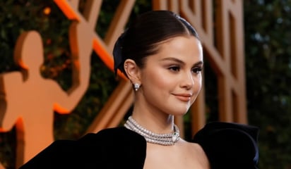 Selena Gomez apuesta por el Honey Bronde y triunfa como rubia para cerrar el año: ¡Ya conoces el Honey Bronde? Es el tinte rubio de moda para el invierno de 2023