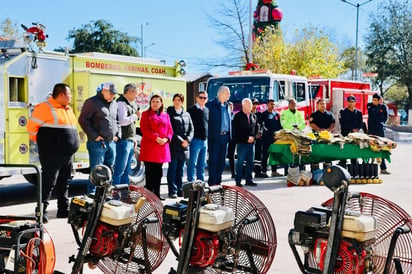 El cuerpo de bomberos de Sabinas recibió una nueva bomba de agua y equipo