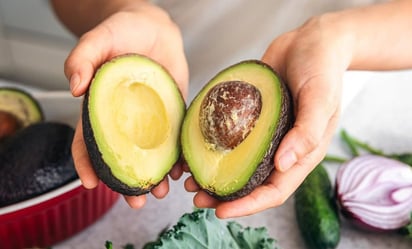 La razón por la que expertos recomiendan comer aguacate todos los días