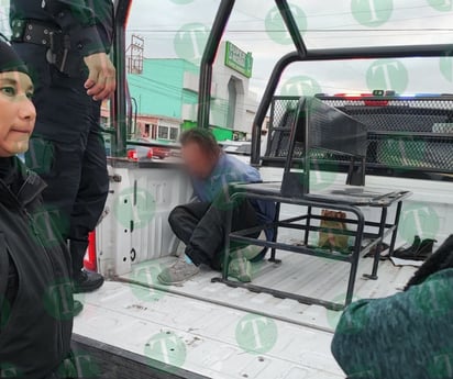 Ladrón roba auto con mujer adulta y joven embarazada abordo en Monclova 