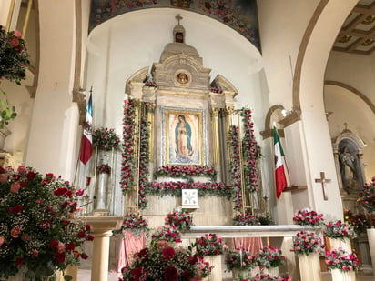 Feligreses de PN viven devoción a la Virgen María con misa