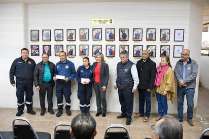 Reconocen al bombero del mes correspondiente a noviembre, entregan estímulo