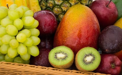 Cofepris alerta sobre frutas contaminadas con peligrosa bacteria; ¿cuáles son?