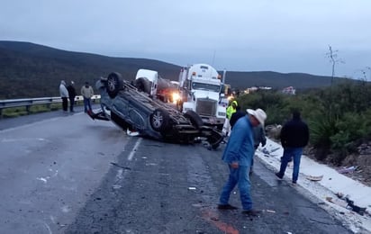 Volcadura deja varios heridos en la Premier