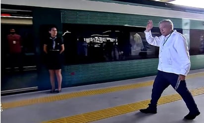 AMLO se sube al Tren Maya durante recorrido inaugural del primer tramo