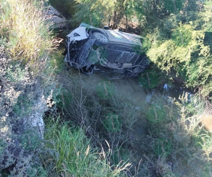 Volcadura en la carretera Monclova-Monterrey deja a pareja de adultos mayores lesionados