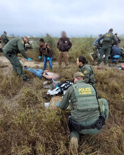 Fuerte accidente registrado cerca de Carrizo Spring, con la participación de migrantes