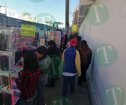 A una semana de Navidad, abarrotan tiendas por compras