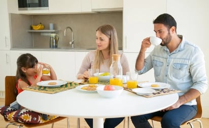 Desayunar y cenar temprano ayuda a prevenir enfermedades cardíacas