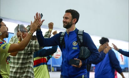 Miguel Layún conmueve a todos en el Estadio Azteca previo a su último partido como profesional