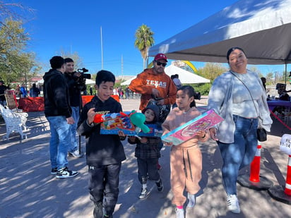 Miles de juguetes se entregaron a hijos de obreros de Altos Hornos