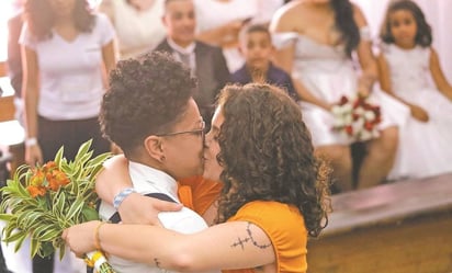 El Vaticano acepta la bendición de parejas homosexuales sin considerarlas matrimonio