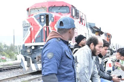 Mantienen operativos y retenes contra migrantes