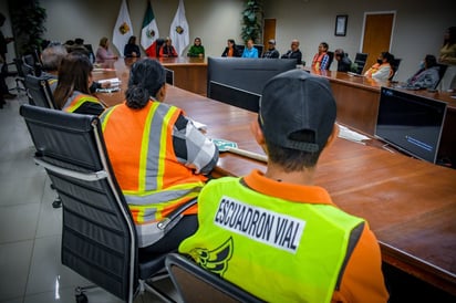 Desarrollo Social de Piedras Negras entrega apoyos económicos al Escuadrón Vial 