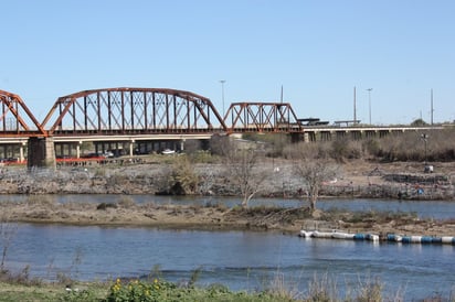 Reanudan actividades por el puente ferroviario