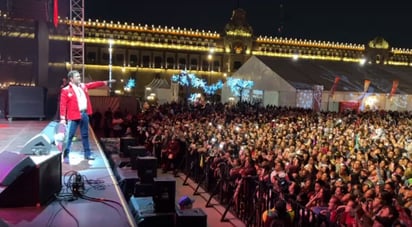 Pablo Montero se presenta en el Zócalo capitalino ante 40 mil personas