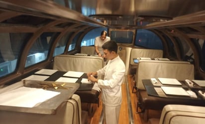 ¡Tiene segundo piso! Así es el vagón VIP donde viajó AMLO en inauguración del Tren Interoceánico