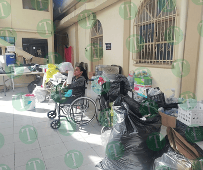 Población entrega donaciones a parroquia del Verbo Encarnado ante próxima ola de migrantes