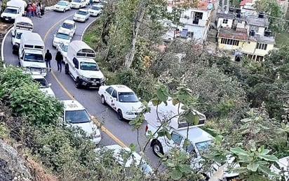 Moviliza Familia Michoacana a taxistas, acusan