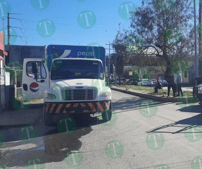 Camión refresquero 'paniquea' con la balata