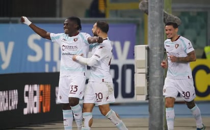 ¡Salernitana respira! El equipo de Ochoa sorprendió al Hellas Verona