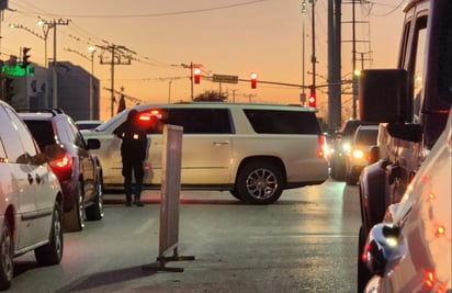 Oficial de tránsito agredida en el puente por un gringo