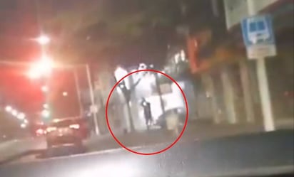 VIDEO: Captan a sujetos destruyendo a balazos cámaras de vigilancia en Sinaloa