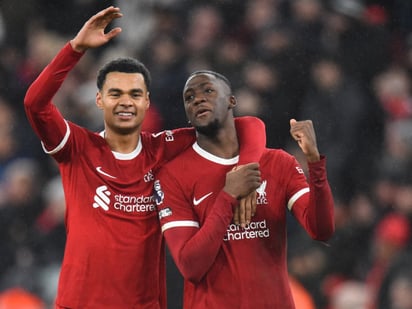 Liverpool triunfa ante Newcastle y lidera en solitario la Premier League