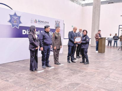 Municipio reconoce a elementos de seguridad por Día del Policía