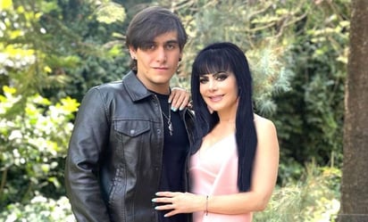 Maribel Guardia despide el 2023 con desgarrador mensaje sobre su hijo Julián: 'Te llevaste al amor de mi vida'