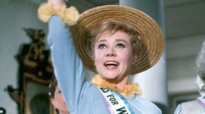 Se confirma el fallecimiento de Glynis Johns, una icónica actriz británica del cine, nominada al Globo de Oro y al premio Oscar: La actriz siempre será recordada y reconocida por su participación en la película original de 'Mary Poppins'.