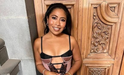 Yalitza Aparicio luce impactante outfit satinado en color bronce