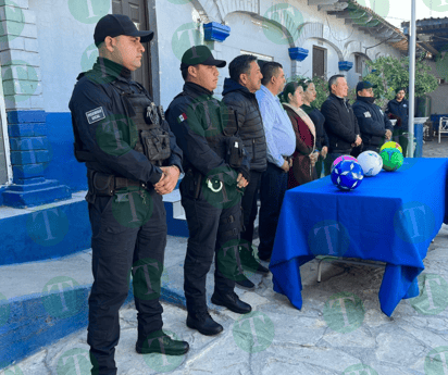 La Asociación de Cantineros dona más de 100 balones a niños de escasos recursos