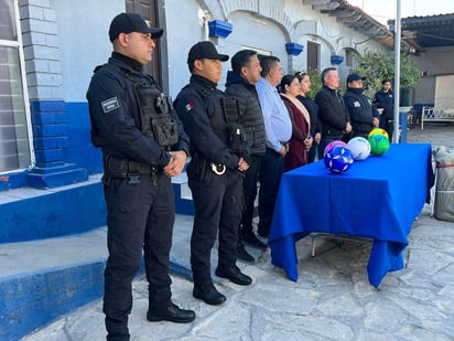 La Asociación de Cantineros dona más de 100 balones a niños de escasos recursos