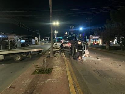 Sujeto ebrio choca, vuelca y envía al hospital a su prima