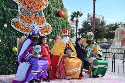 Niños y niñas de Acuña disfrutan de un gran día con los Reyes Magos