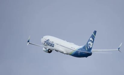 Hallan parte de la puerta del avión de Boeing que se desprendió en pleno vuelo