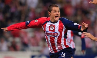 Chicharito Hernández acepta reducir su salario para poder regresar a Chivas