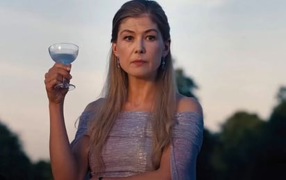 Rosamund Pike se encontró con una pregunta peculiar relacionada con Jacob Elordi y sus encantos.: Saltburn la película de Emerald Fennell en 2023, sigue siendo tema de conversación en el ámbito del cine por su controversia.