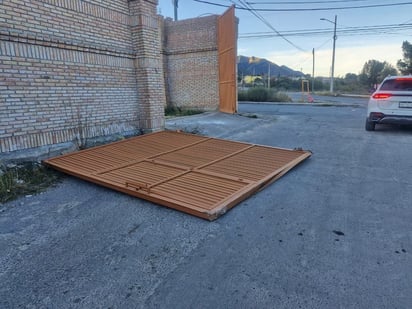 Ventarrones dejan destrozos en Saltillo