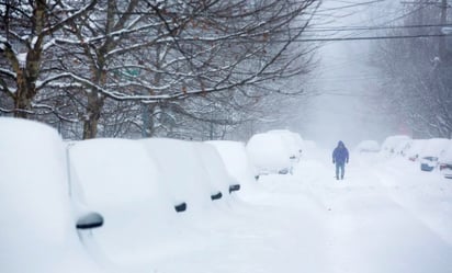 Al menos 3 muertos y miles de personas sin electricidad por tormenta invernal en EU